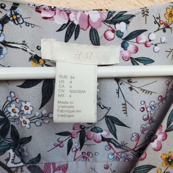 HM blouse - Picture 2 of 3